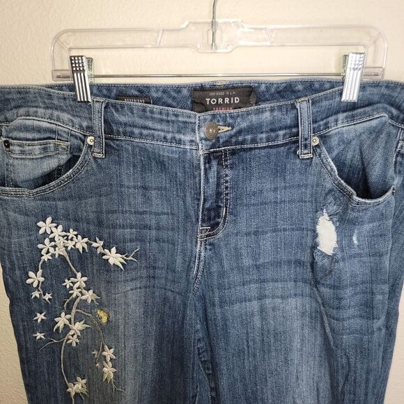 Torrid Premium Boyfriend Jeans Medium Wash w/ Floral Embroidery size 16R - Picture 7 of 9